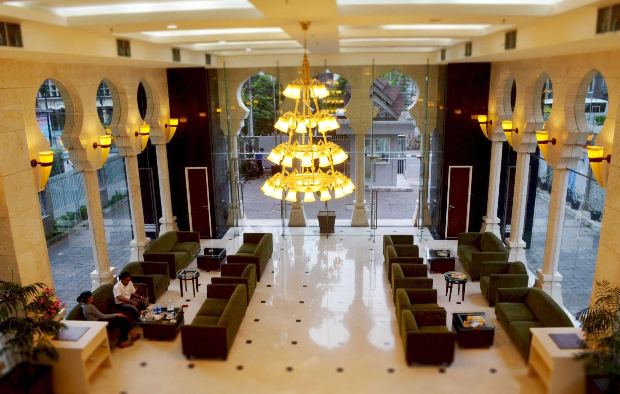 Amazing Kutaradja Hotel Jakarta Bagian luar foto